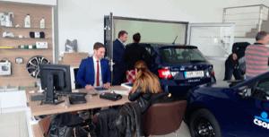ZPRÁVA PŘEDSTAVENSTVA O OBCHODNÍCH AKTIVITÁCH SPOLEČNOSTI 02 KLIENTSKÉ/PARTNERSKÉ AKTIVITY, PRODUKTOVÝ A PROJEKTOVÝ VÝVOJ V říjnu 2017 ČSOB Leasing převzal správu vozového parku ČSOB, a to formou