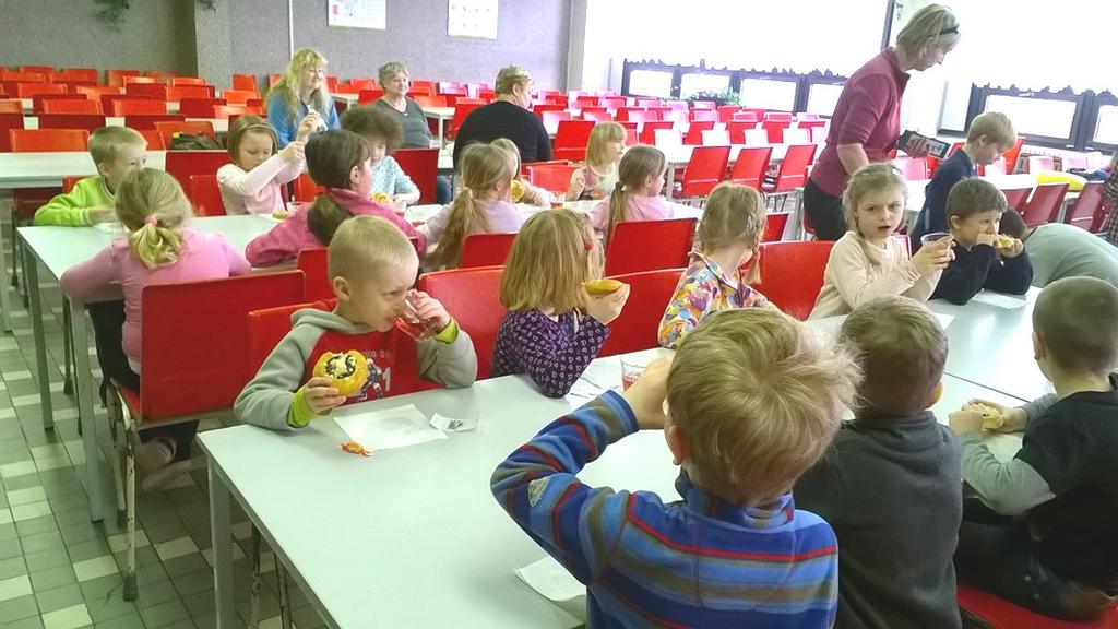 V první třídě se předvedli i naši prvňáčci, protože ukázka matematiky proběhla v angličtině. Číslovky jim anglicky šly perfektně.