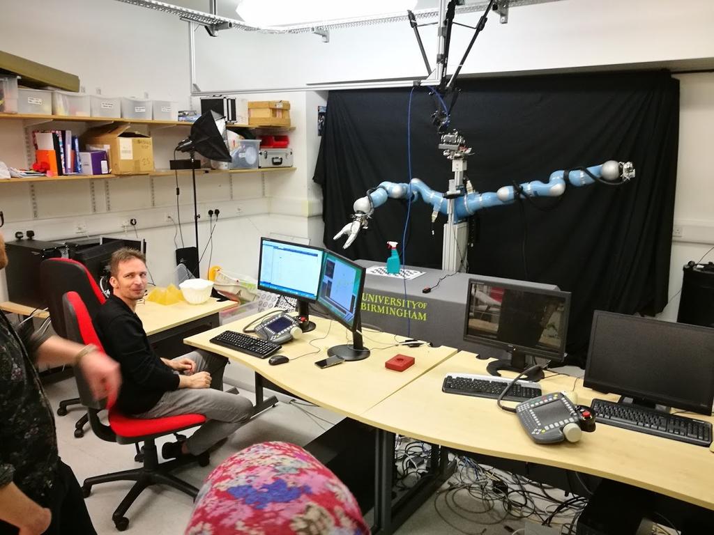 Robotika v Birminghamu Naší škole se minulý rok podařilo získat grant na studijní pobyty pedagogů v zahraničí.