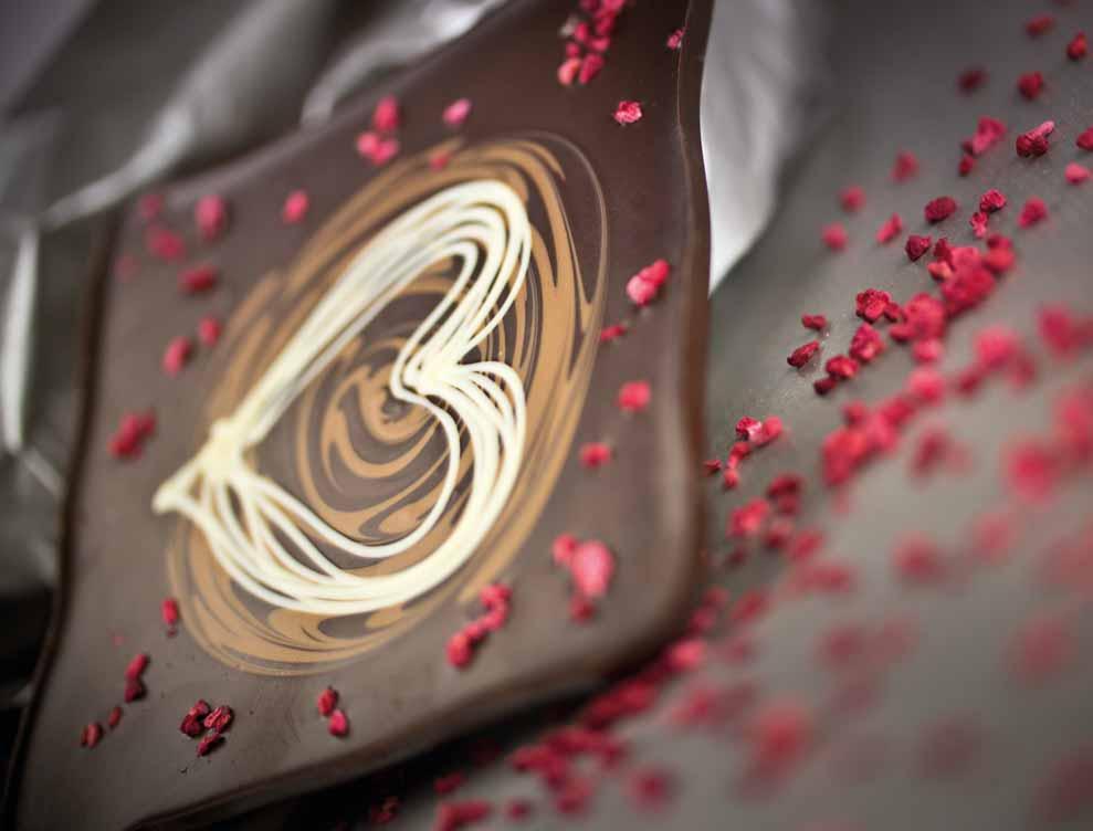 CHOCOLISSIMO L ART 1993 TABULKA L ART - TRIO 194x193x25 mm 180 g 250,41 Kč 3 druhy dokonalé