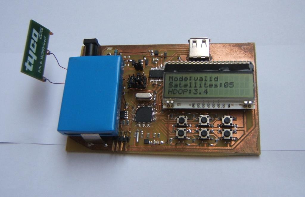 mikroprocesor, UART/USB převodník a GPS modul pájeny ručně, aby při špatném nanesení pájecí pasty nedošlo ke zkratování vývodů.