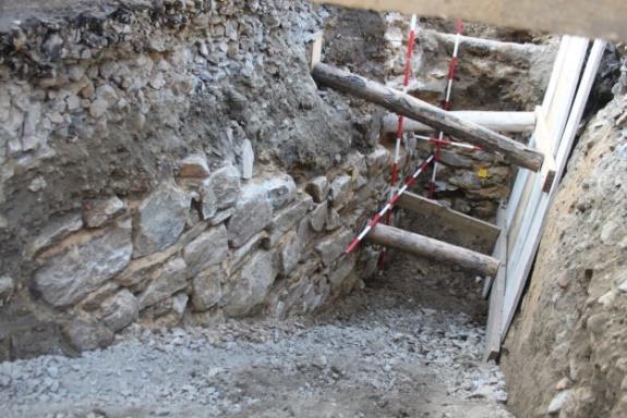 Nálezy ze záchranného archeologického výzkumu Müllerova domu v Opavě Keramika, kosti, kov, sklo, kámen, cihly, malta Výzkum SZM Archeologická oborová část sbírky Zeď západního průčelí opavského