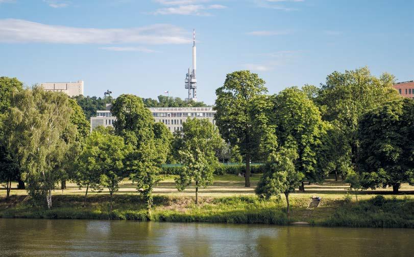 Exkluzivní byty ve čtyřech nejvyšších patrech nově dokončeného projektu zaujmou nejen luxusním standardem provedení, ale také romantickými výhledy na řeku, panorama Prahy, Pražský hrad a okolní