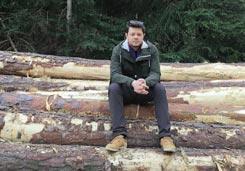 A dí - ky tomu dnes vím i to, že právě popelář může často poskytnout zajímavější rozhovor než diplomat. dva kameramani. Redakce by nemohla fungovat ani bez šikovných grafiků a sekretářky.