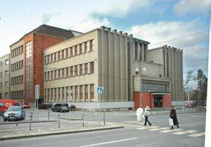 4 Pardubicko současnosti / Architektura 20. století Východočeské divadlo Pardubice Krajský úřad Pardubického kraje Budova Komerční banky Potravinářská průmyslovka Machoňova pasáž Architektura 20.
