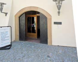 Mimo expozice můžete do galerie zavítat na četné přednášky s uměleckým zaměřením či komentované prohlídky výstav.