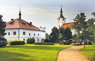1 To naše Pardubicko 1 To naše Pardubicko Zámek Choltice Lázně Bohdaneč Hrad Kunětická hora Sladká vůně medu se skořicí i dusot koňských kopyt, to vše a ještě více charakterizuje Pardubicko