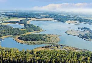 2 Historie Pardubicka 2 Historie Pardubicka Bohdanečské rybníky Zámek Pardubice Opatovický kanál Oblast Pardubicko je místem rozmanitým, každá z jejích částí vyniká svou specifickou historií.