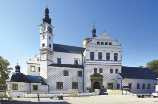 Rádce a arcibiskup Karla IV. město roku 1340 zdědil. Důležitým historickým mezníkem je příchod rodu Pernštejnů. Mezi lety 1491 1560 dochází k největšímu rozvoji města i celé oblasti.