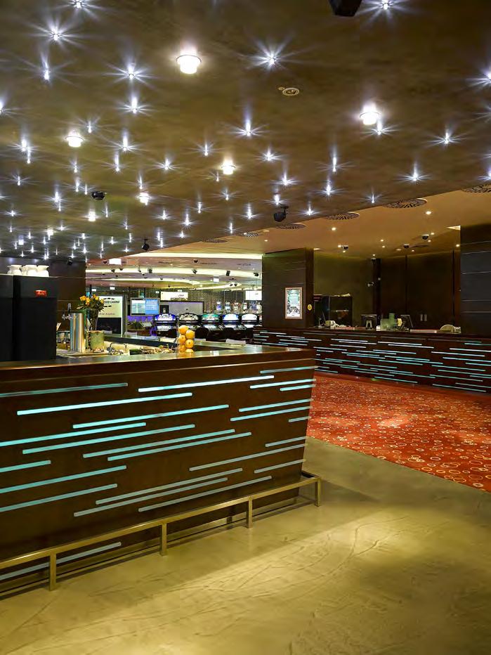 Kasíno v Osnabrücku Casino in Osnabrück Pro společnost Abitare Praha spol. s r.o. jsme dodali kompletní vybavení interiéru kasína vestavný nábytek, recepční pulty, vybavení kasy a šaten, barové pulty, dřevěné obklady a interiérové dveře.