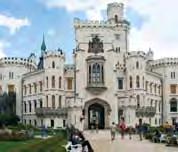 rozích věže, jeden číselník o průměru 200 cm v