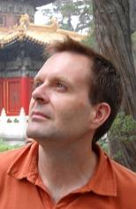 Prof. Peter Arensburger Univerzita: California State Polytechnic University, Pomona Specializace: bioinformatika Na AV CR: Biologické centrum, AV CR Pobyt: září 2018 únor 2019 Profesor Arensburger a