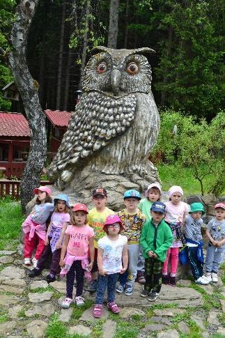 K hejkalovi se dostanete polní cestou, která odbočuje z hlavní silnice nalevo od