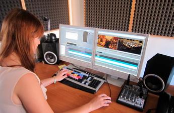 Zdroj: Brečka Tušer 2004: 75 76 Pro multimediálního novináře je samozřejmě důležité, aby byl počítačově gramotný, a to mnohem více než je běžné.