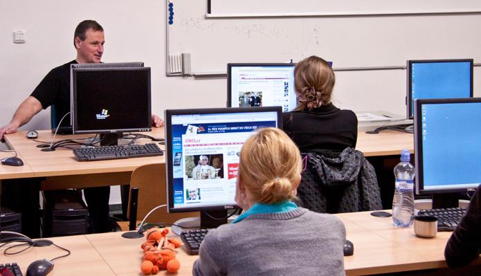 2 Vývoj zpravodajství v tištěných a online médiích 2 Vývoj zpravodajství v tištěných a online médiích Jaroslav Čuřík Je seriózní zpravodajství mrtvé?