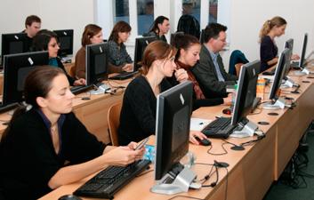 telekomunikačních technologií a podobně), doprovázený postupnou digitalizací celého výrobního řetězce.