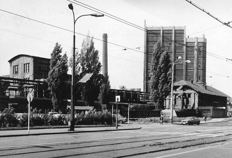 provedena dešťová kanalizace od objektu s napojením na historický kanál Fischman (Jalůvka, Jarošík, 2007). 4.3 Karolina Lokace areálu: při ulici 28. října, Moravská Ostrava, vedle tzv.