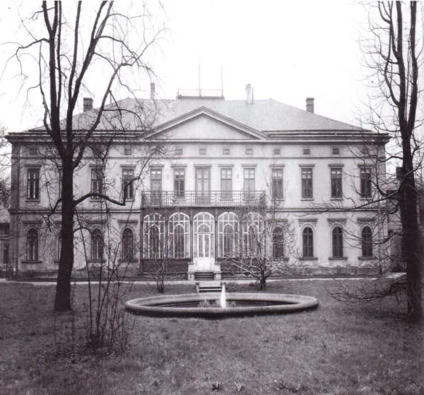 v Ostravsko-karvinském revíru. Od roku 1931 byl pak napojen na Důl Hlubina, 1974 byl uzavřen, zasypán a těžní věž z roku 1906 byla demontována (Kuča, 2000).