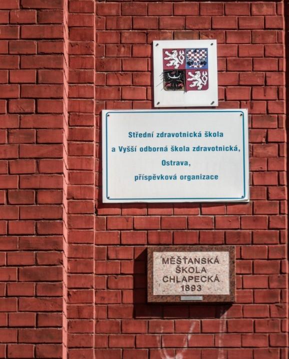 Alfreda Freunda. Prostory hotelu byly pronajímány spolkům pro pořádání masopustních a tanečních plesů (např. Männerturnverein, D Mürzthaler, Witkowitzer Männergesang-Verein a další).