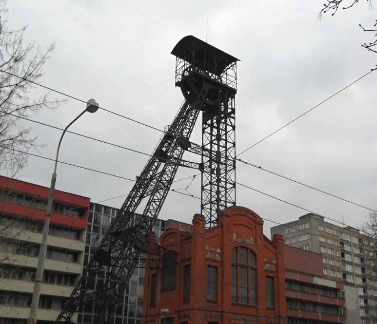 Nikoliv však o 2, tak jako v případě dolu Petr Bezruč. Tyto věže byly vybudovány v období kolem 1. světové války. V roce 2012 byla zrekonstruována jedna ze strojoven.