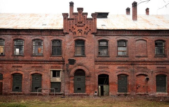 přibližuje přírodní a historické památky počátků dolování a průmyslu v Ostravsko-karvinském revíru (Kuča, 2000).