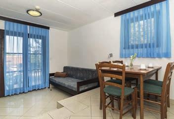 přistýlky pro do 12 let (přistýlka na vyžádání), vždy vybavený kuchyň. kout, vana a WC, SAT TV, WI-FI za poplatek, telefon, balkon nebo terasa.