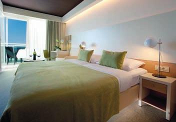 hosté mohou také využívat sportovního vybavení blízkého hotelu Aurora.