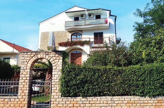 ChoRVATsko > Sv. FiLiP i jakov Penzion Pikolo Vila jelena 20 % do 31. 12.* 15 % do 31. 1. 20 % do 31. 12.* 20 % do 31. 1.** 150 150 Poloha: penzion je ideálním místem ke strávení příjemné rodinné dovolené, cca 500 m od centra města Sv.
