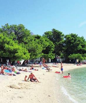 5(+2) - jedna 2lůžková ložnice, jedna 3lůžková ložnice, denní místnost s možností až 2 přistýlek (rozkládací gauč), vždy vybavený kuchyň. kout, sprcha a WC, TV, balkon nebo terasa. APT.