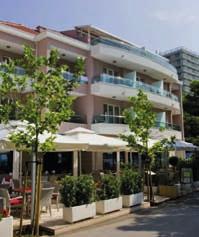 CHorvatsko > MaKarSKa / tučepi Hotel Maritimo Hotel Maritimo 15 % do 31. 12. Bluesun Holiday Village afrodita 15 % do 31. 12. 10 rodinné pokoje 50 Poloha: moderní hotel v západní části města, cca 1,5 km od historického centra Makarske.