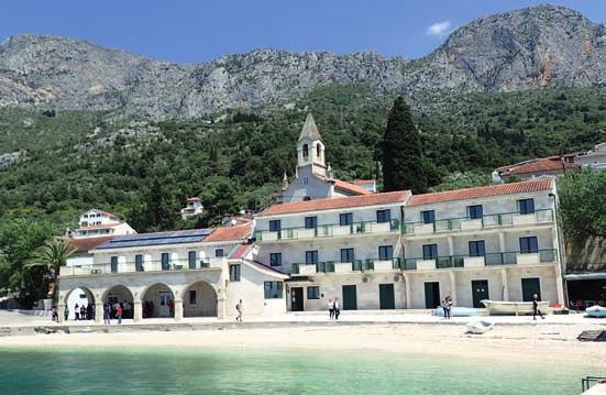 CHorvatsko > BriSt vila Marko Hotel riva 20 % do 31. 12.* 15 % do 31. 1. 15 % do 31. 12.* rodinné pokoje 150 rodinné pokoje 10 Poloha: moderní vila, situovaná v centru městečka Brist nad hotelem Riva, cca 2 km severně od Gradacu.