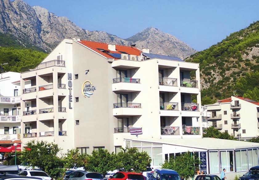 Typ 3(+1) FAMIly - 4lůžkový pokoj s balkonem a orientací na mořskou stranu, typ 3(+1) SUITE - podkrovní 2lůžkový pokoj bez balkonu a pokoj s rozkládacím gaučem vhodným pro 2 děti do 12 let.