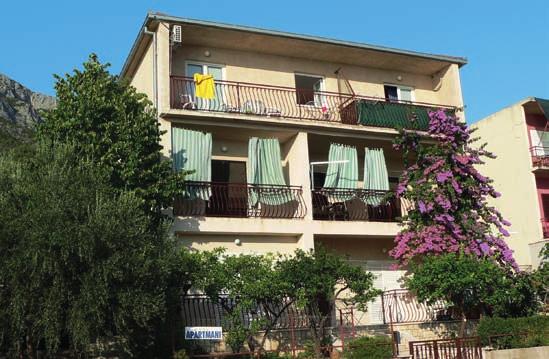 PoznáMka: jelikož se apartmány nachází v nejžádanější lokalitě, přímo na pobřežní promenádě, kde není možno parkovat, je parkovací místo zajištěno cca 500 m od objektu, na parkovišti střeženém
