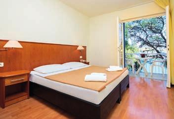 Dítě zdarma all inclusive 100 vzdálenost od moře zdarma Pobyt možný se Psem Dítě zdarma 150 vzdálenost od moře venkovní bazén Pobyt možný se Psem Poloha: v mírném svahu v zeleni, cca 500 m od