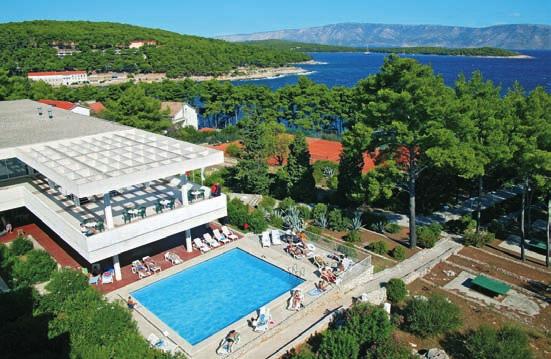 StraVoVání: polopenze - snídaně a večeře formou bufetu, služby ALL INCLuSIVE - snídaně, oběd a večeře formou bufetu, odpolední občerstvení - zákusek a káva (16:00-17:00), konzumace místních točených