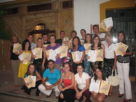 SEVILLA 2008: WELLNESS A ANIMÁCIA AKO NOVÉ TRENDY V HOTELOVÝCH SLUŽBÁCH Projekt bol určený pre 8 študentov Stredného odborného učilišťa v Leviciach, ktorí študujú študijný odbor pracovník marketingu