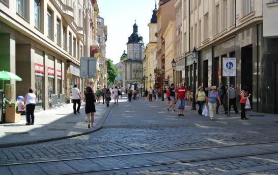 II.1.1 Dopravní bezpečnost minimalizovat pocit ohrožení z dopravy zejména u pěších a cyklistů umožnit bezpečný plynulý pohyb po souvislých (vzájemně propojených) veřejných prostranstvích odstraňovat