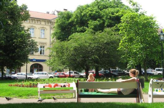 II.2.1 Měřítko a příznivé mikroklima vhodným urbanistickým řešením, uspořádáním detailu parteru a samotného veřejného prostranství podporovat příznivé mikroklima a proporce prostranství odpovídající