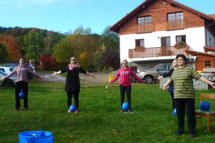 978-80-971938-4-3 Víkendový pobyt na Monínci pro pacienty (Renáta Malinová, Lucie Suchá) DUBEN 2017 Natáčení cvičebních videí pro pacienty s RS ve spolupráci s Roche: Cvičení pánevního dna I, Cvičení