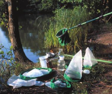 Pro seškrábnutí a shromáždění malých zvířat a rostlin žijících pod vodou