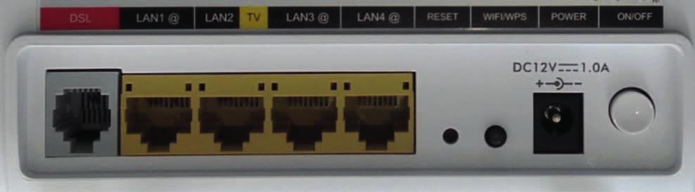 Nastavenie smerovača pomocou počítača n Pripojte jeden koniec RJ-45 (žltý/čierny) káblu do jedného zo štyroch žltých portov na smerovači a