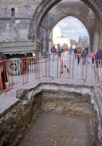 1927 Běžný obrázek ve výkopech pro inženýrské sítě souběžně vytvářená archeologická dokumentace.