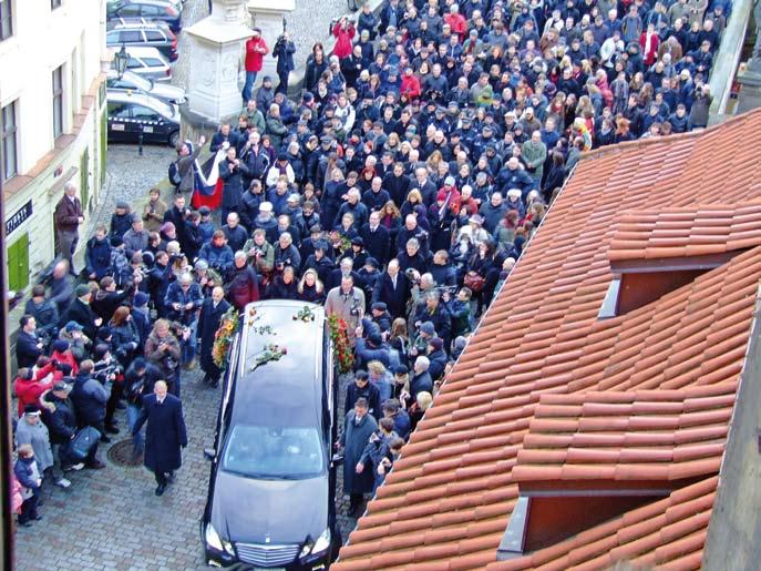 1927 Moment, v němž se zrodila nová Václavská legenda při pohřbu prezidenta Václava Havla. Foto Jan Bečka, 23. 11. 2011.