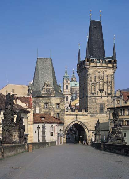 Juditina věž je ta starší a menší z dvojice Malostranských mosteckých věží.