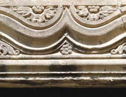 Chrudim, kostel sv. Kateřiny, jižní portál (detail). Portál jižního průčelí kostela je velmi dobrou ukázkou skloubení pozdně gotického a raně renesančního umění.