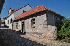 Veselý). Ohrobec (okres Praha-západ), usedlost čp. 12. Požárem těžce poškozená unikátní polygonální roubená stodola. Dokumentace byla prováděna těsně po požáru, ještě s nadějí na záchranu stavby.