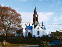 Psáře (okres Benešov), areál kostela Nejsvětější Trojice, zvonice, oprava střechy. Oprava šindelové střechy, do které již zatékalo, byla započata opravou spodní části krovu, včetně zvonové stolice.