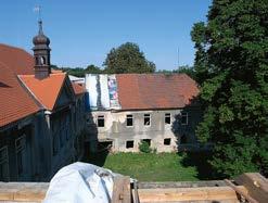 Probíhaly také opravy budovy Josífky sousedící se zámkem, opravovala se okna a osazovaly nové dřevěné vchodové dveře. Na dalších památkách se dále uskutečnila řada dílčích konzultací a oprav.
