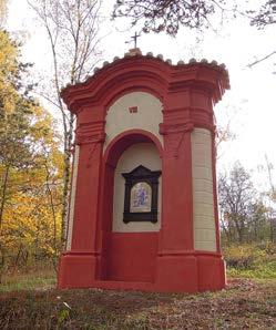 Mozaika byla důkladně zdokumentována, rozebrána a následně položena zpět; b pohled na revitalizované plochy kolem kostela (foto V. Bártová).