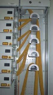 Propracovaný fiber management Vertical